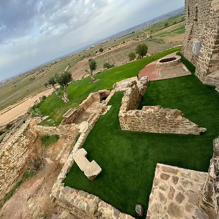 Torre Medieval De queralt & *